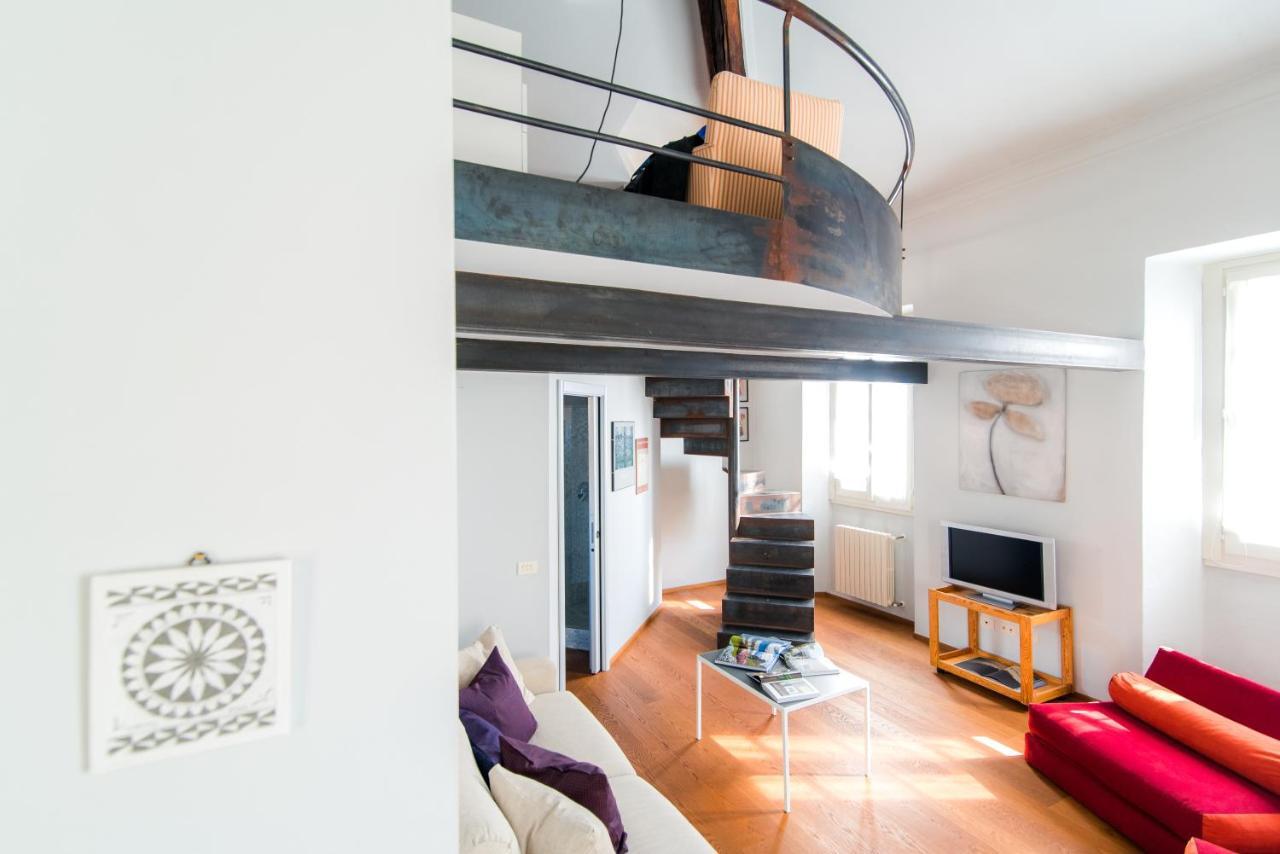 Antica Via Volta - The House Of Travelers Apartment